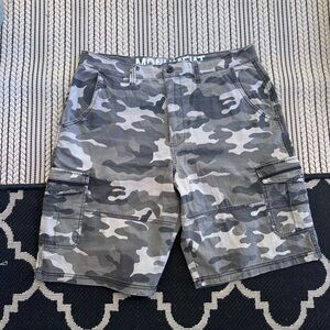 Monument Camouflage Cargo Mens Shorts 36 Waist